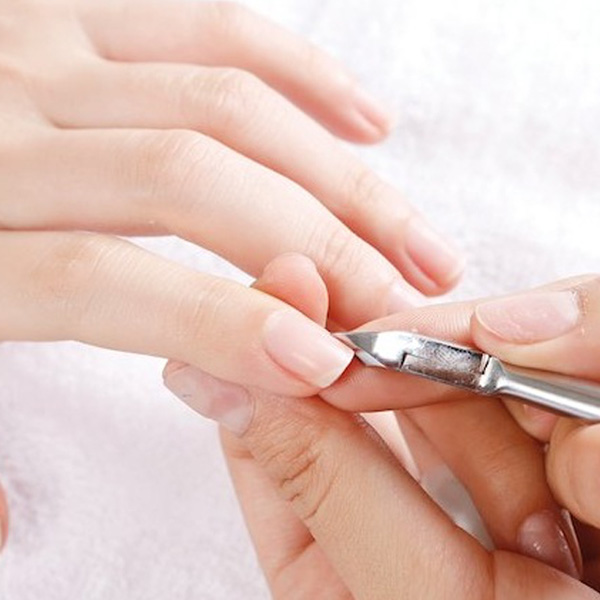 Cách Luyện Tay Nhặt Da Nhanh, Sạch Và Đúng Kỹ Thuật Cho Thợ Nail Mới Vào Nghề