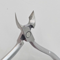 Phân Biệt Kềm Tốt – Kềm Kém: Bí Quyết Giúp Thợ Nail Làm Nghề Bền Và Êm Tay