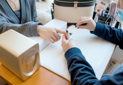 Khách Đổ Lỗi Móng Không Bền – Cách Xử Lý Khéo Léo Giữ Khách Vui Vẻ