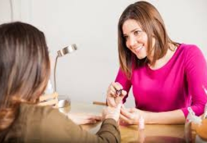 Khách Đòi Mẫu Nail Vượt Tay Nghề – Xử Lý Thế Nào Để Không Mất Khách Mà Vẫn Giữ Uy Tín?