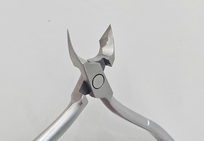 Phân Biệt Kềm Tốt – Kềm Kém: Bí Quyết Giúp Thợ Nail Làm Nghề Bền Và Êm Tay