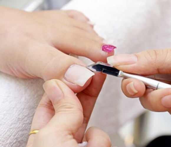 Nên Học Nail Ở Trung Tâm Hay Tiệm Nail? Góc Nhìn Thực Tế