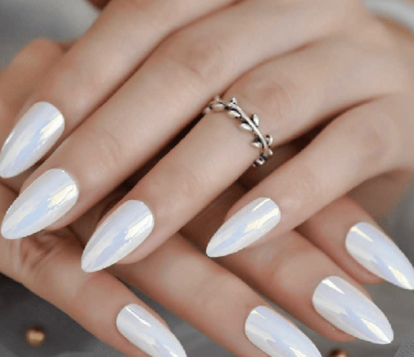 Bí Kíp Sơn Gel Trắng Đẹp Không Sọc, Không Loang – Kỹ Thuật Quan Trọng Mà Thợ Nail Mới Phải Biết