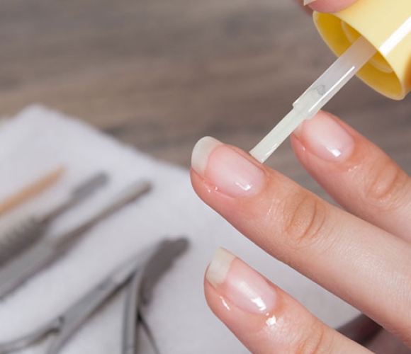 Làm Sao Để Không Lem Gel Khi Sơn? Hướng Dẫn Chi Tiết Cho Người Mới Từ Chuyên Gia Nail