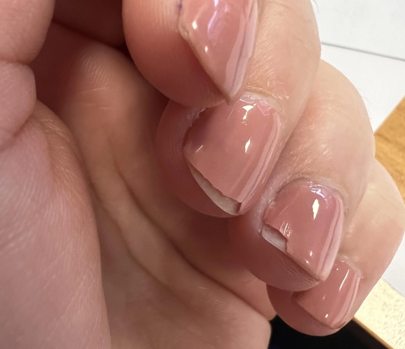 Vì Sao Sơn Gel 2 Ngày Bị Bong? Nguyên Nhân & Cách Khắc Phục Hiệu Quả