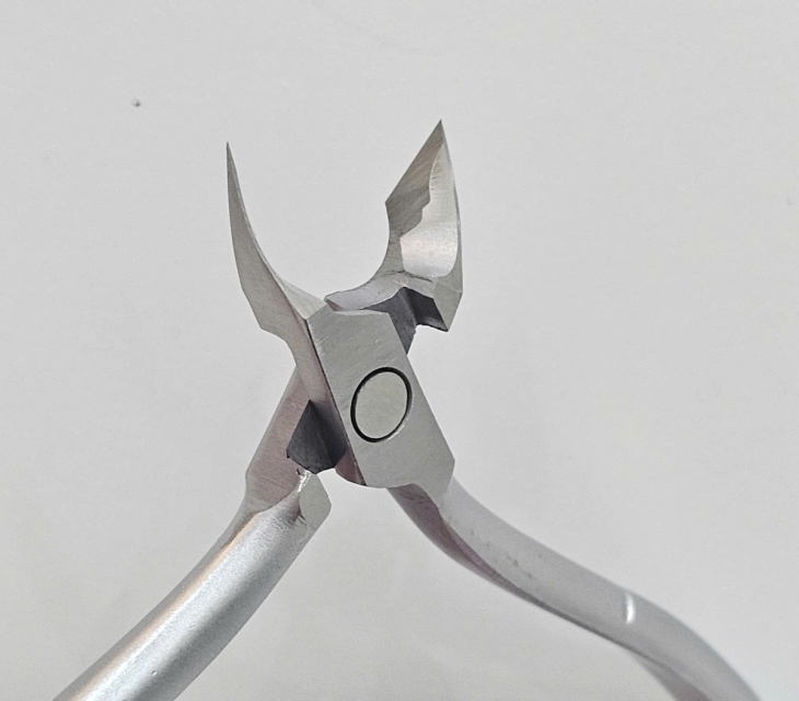 Phân Biệt Kềm Tốt – Kềm Kém: Bí Quyết Giúp Thợ Nail Làm Nghề Bền Và Êm Tay