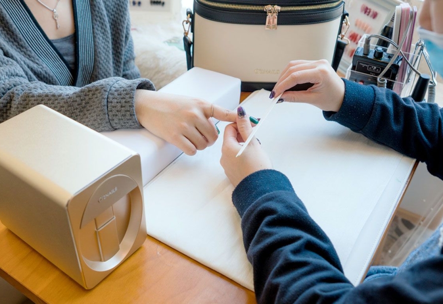 Khách Đổ Lỗi Móng Không Bền – Cách Xử Lý Khéo Léo Giữ Khách Vui Vẻ